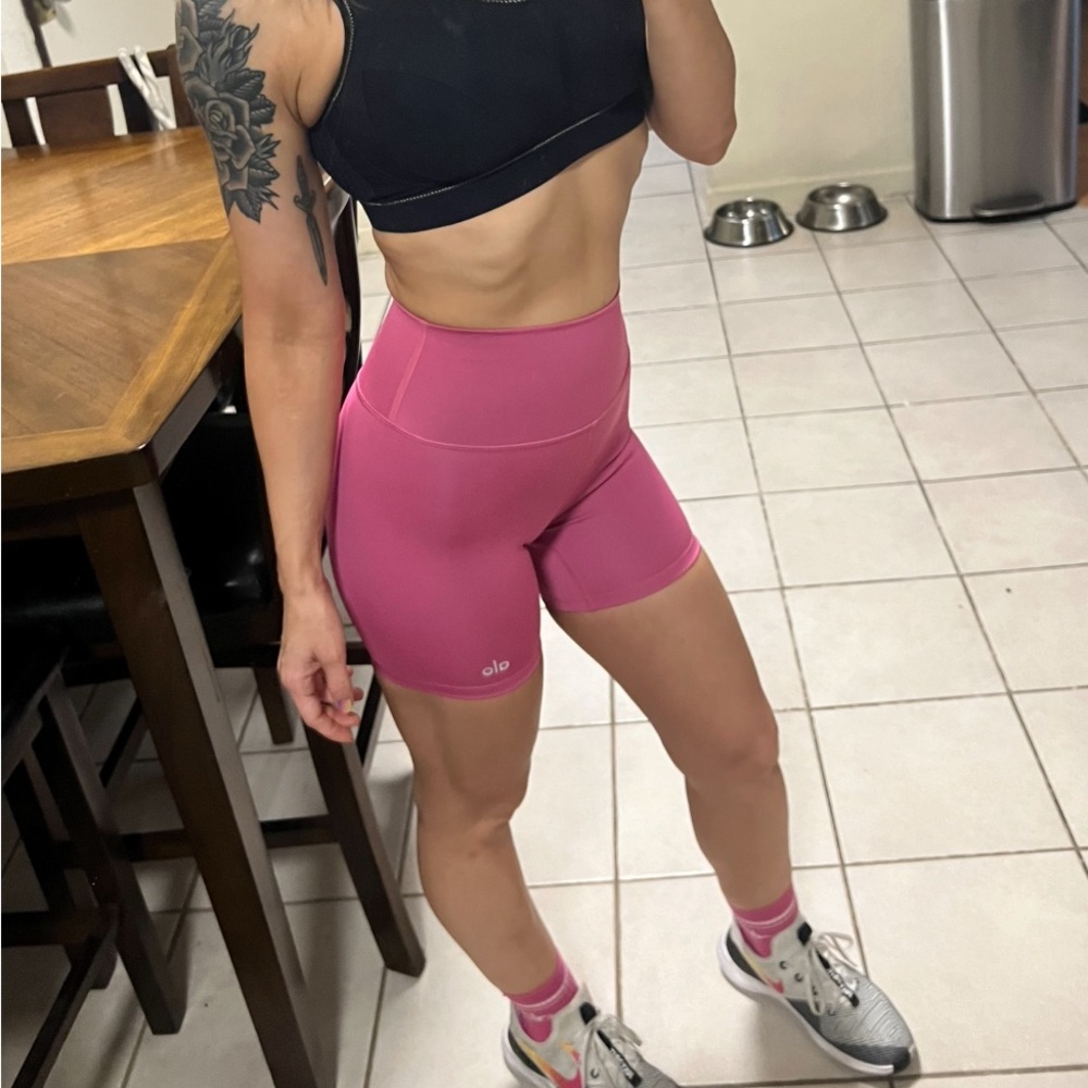 ALO Yoga AirLift Paradise Pink Shorts 5” XS - Picture 2 of 5